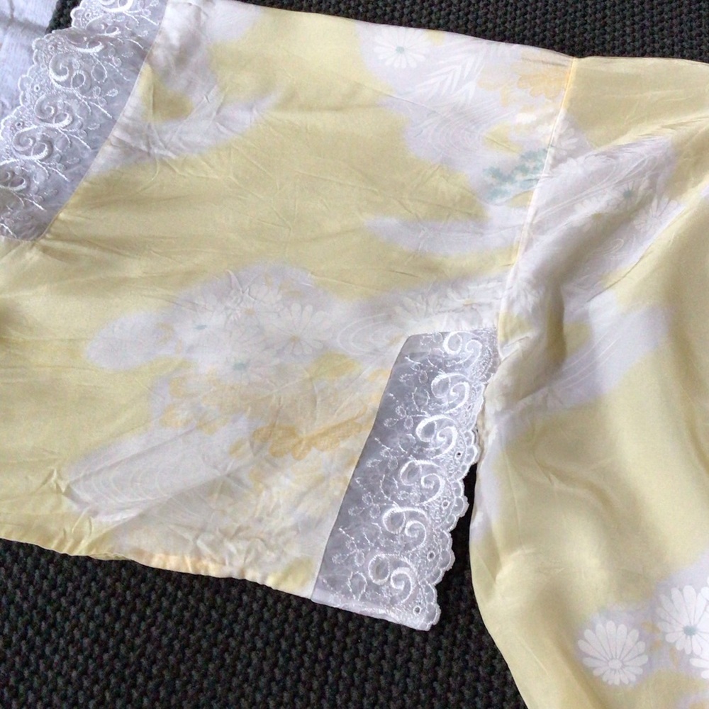 Kimono, pale yellow/white, Medium/Large - Picture 2 of 9